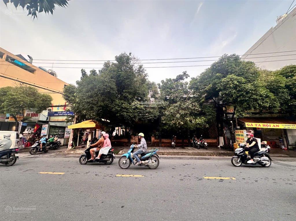 Góc ngã 3 đẹp  mtkd dương đức hiền, p. tây thạnh 16x18m, cấp 4 gác lửng. dòng tiền ~ 1,8 tỷ/năm