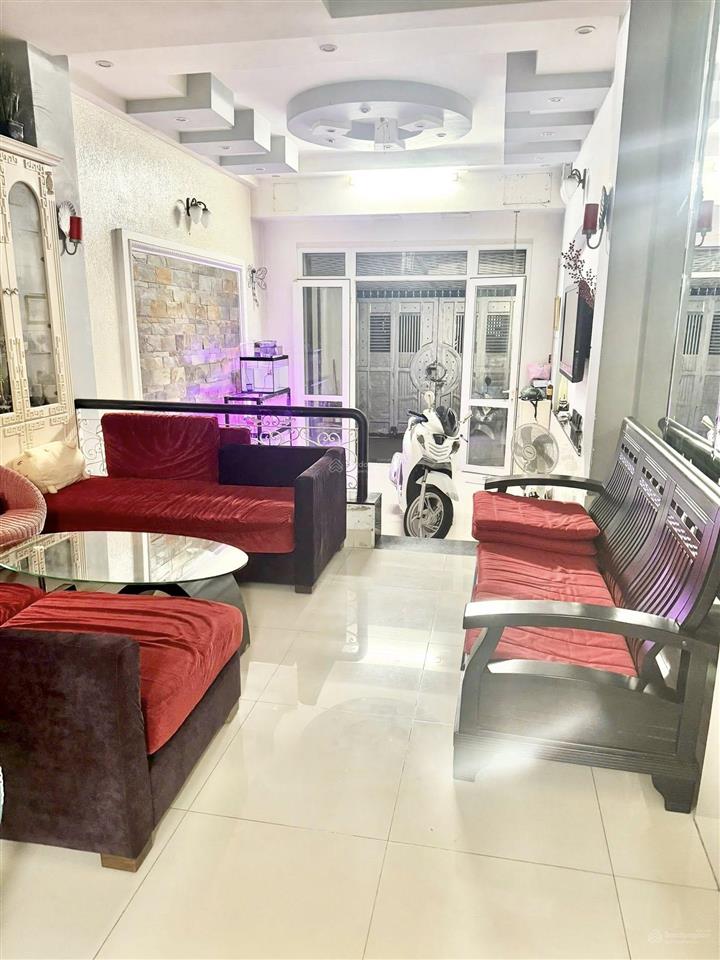 Bán nhà mặt tiền đường 14m khu họ lê, quận tân phú. dt 4x20m, đúc 4 tấm đẹp  giá 11 tỷ còn tl