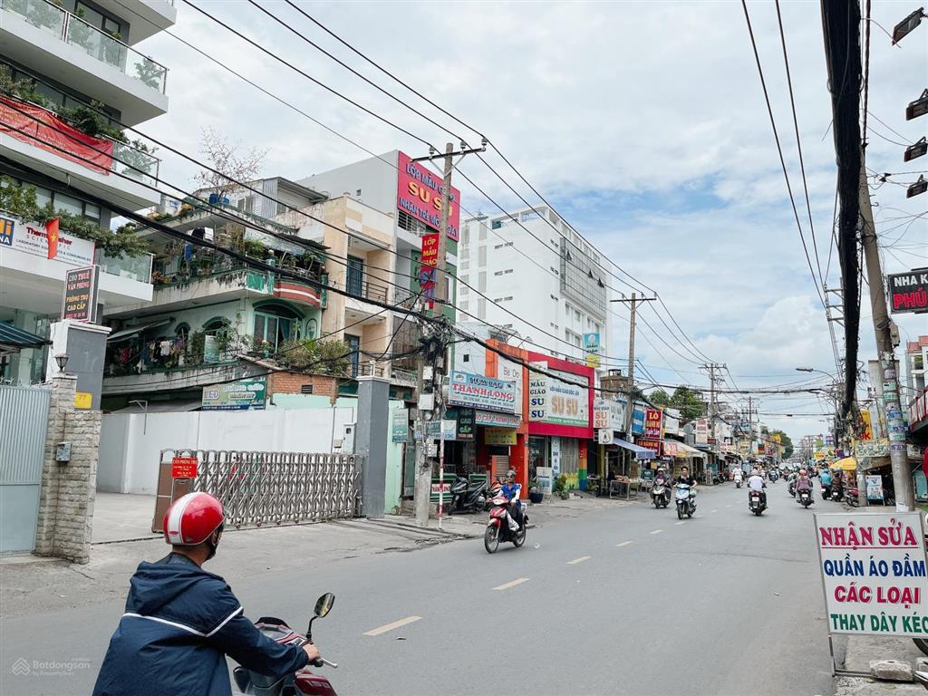 Bán đất trống  mtkd tân kỳ tân quý, tsn, q. tân phú. dt 5,7mx31m (nở hậu 7,4m), xây được cao tầng
