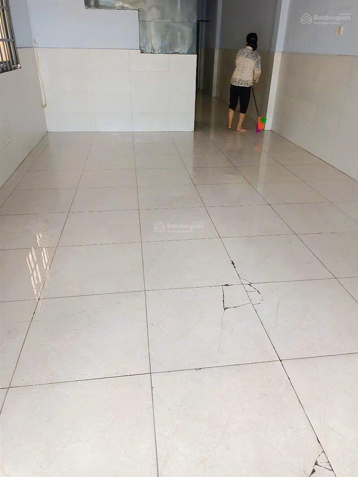 Mặt tiền đường dc6, quận tân phú 4x15,5m, cấp 4 gác lửng  đối diện thpt trí đức giá 7,5 tỷ còn tl