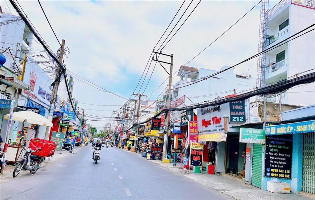 Mtkd tân kỳ tân quý gần lê trọng 5,7x31m (nở hậu 7,4m)  vị trí đẹp, được xây cao tầng giá còn tl