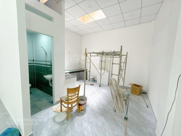 Bán nhà mtkd tân kỳ tân quý  ngay ngã tư tân quý 4,5x20met, vị trí kd tốt, sẵn hdt 17 triệu/tháng