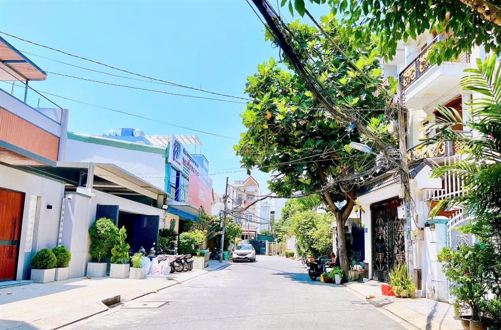 Bán cặp nhà xây chdv  diện tích lớn 9x30m  hẻm vip 16met có lề, khu nhà lầu tân sơn nhì