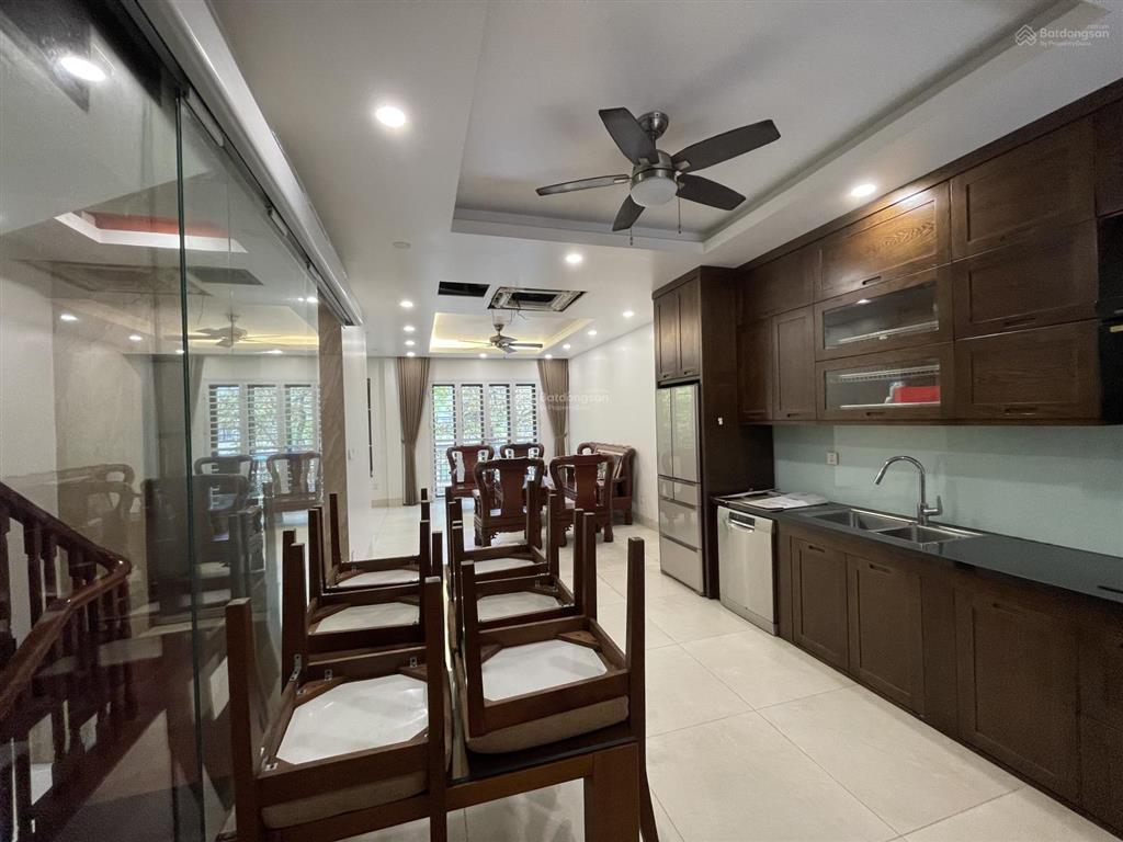 Cho thuê nhà liền kề 90m2 x 5 tầng thang máy kđt xuân phương  fores, nam từ liêm, phố trịnh văn bô