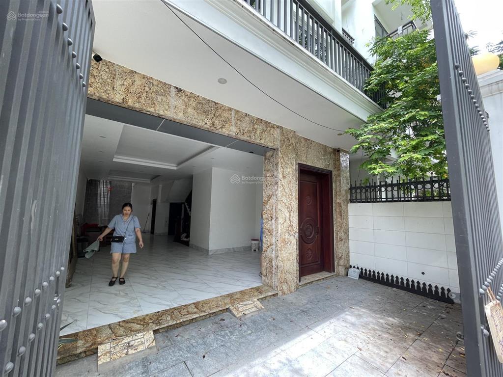 Cho thuê nhà liền kề 90m2 x 5 tầng thang máy kđt xuân phương  fores, nam từ liêm, phố trịnh văn bô