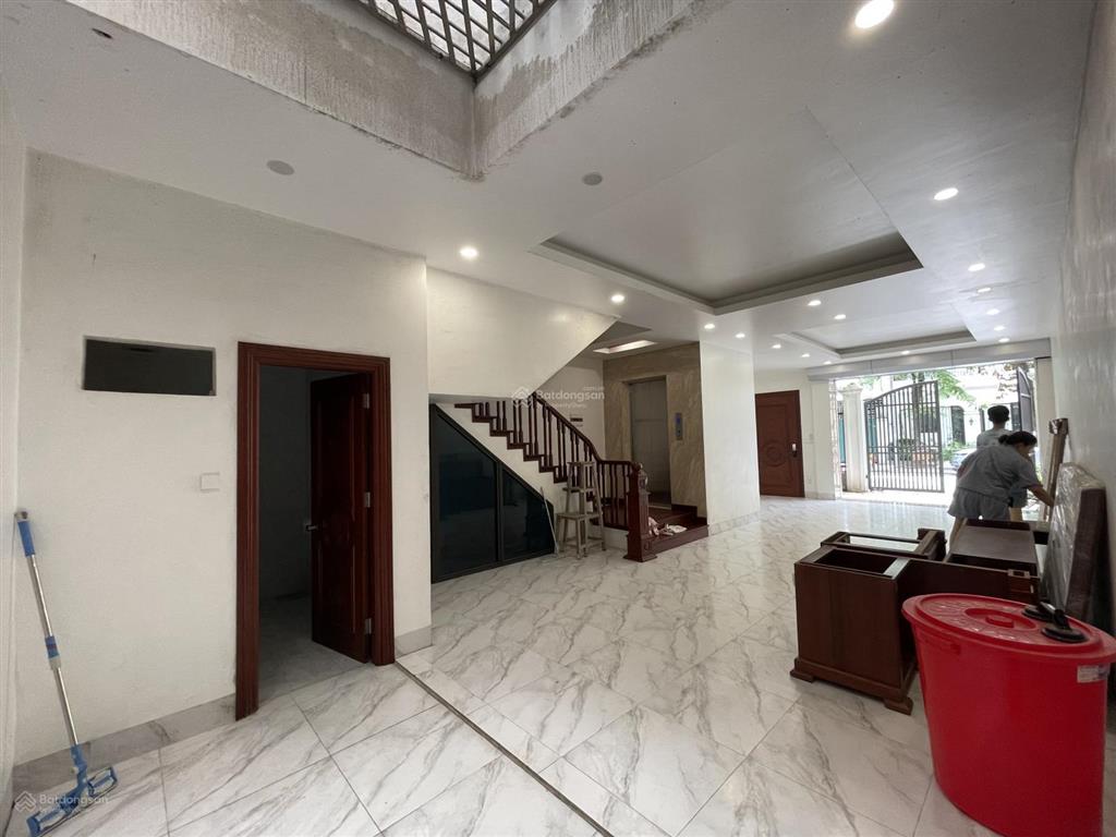 Cho thuê nhà liền kề 90m2 x 5 tầng thang máy kđt xuân phương  fores, nam từ liêm, phố trịnh văn bô