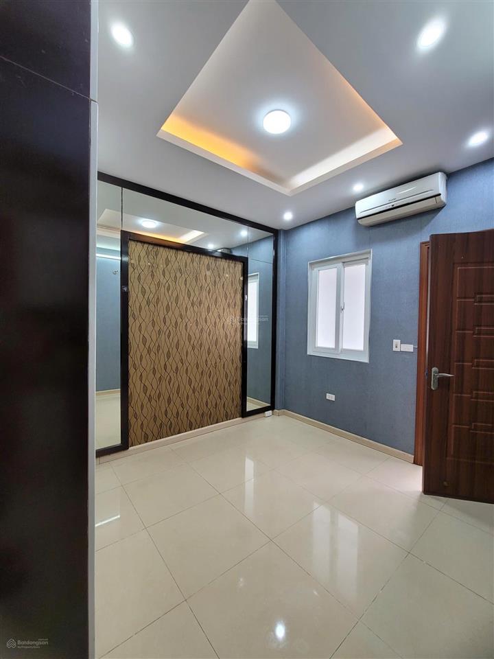 Cần cho thuê căn chung cư 2 phòng ngủ, 42 m2 tại phố khương thượng  đống đa, giá 6.800.000/ tháng