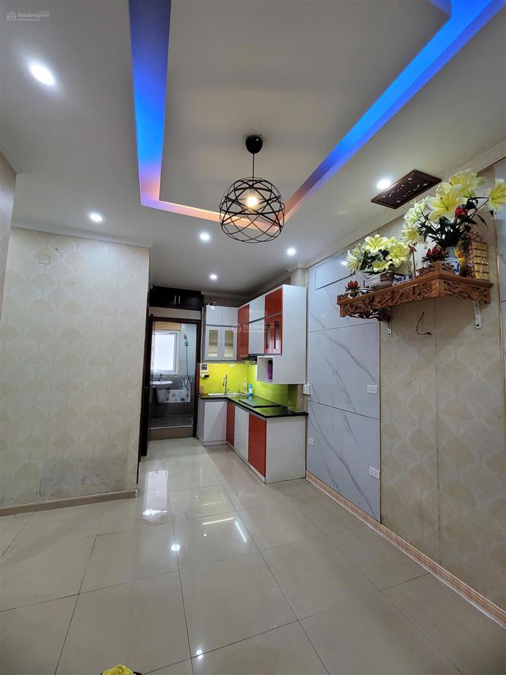 Cần cho thuê căn chung cư 2 phòng ngủ, 42 m2 tại phố khương thượng  đống đa, giá 6.800.000/ tháng
