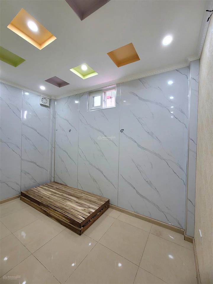 Cần cho thuê căn chung cư 2 phòng ngủ, 42 m2 tại phố khương thượng  đống đa, giá 6.800.000/ tháng