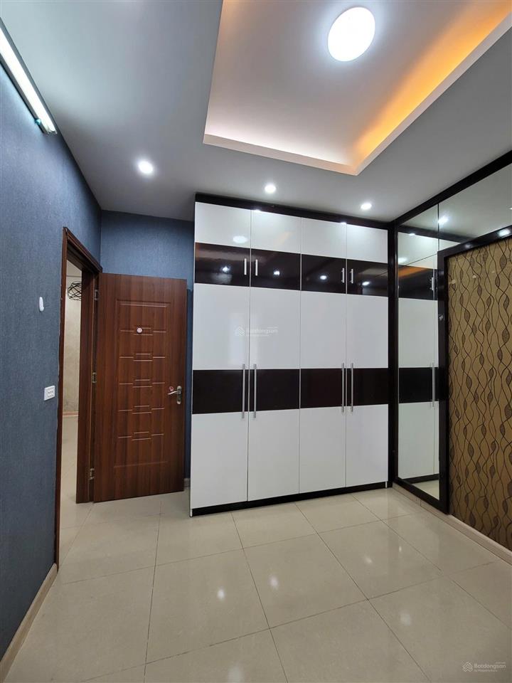Cần cho thuê căn chung cư 2 phòng ngủ, 42 m2 tại phố khương thượng  đống đa, giá 6.800.000/ tháng