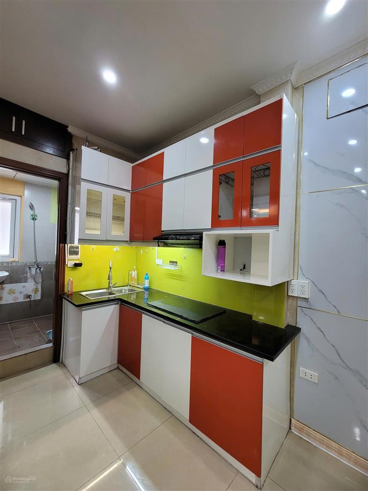 Cần cho thuê căn chung cư 2 phòng ngủ, 42 m2 tại phố khương thượng  đống đa, giá 6.800.000/ tháng