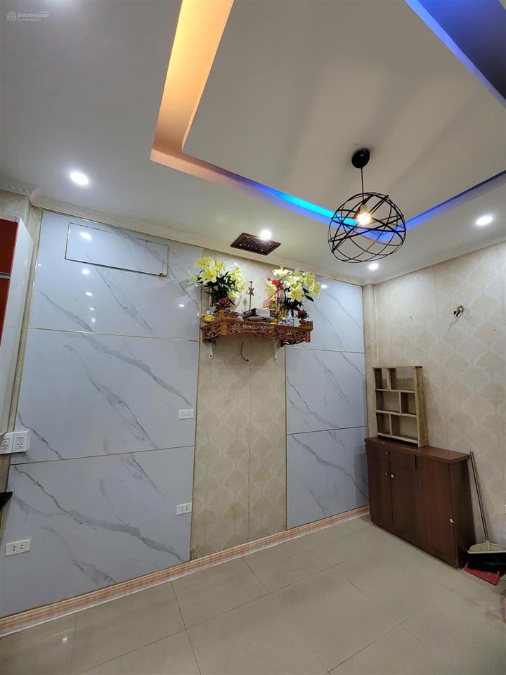 Cần cho thuê căn chung cư 2 phòng ngủ, 42 m2 tại phố khương thượng  đống đa, giá 6.800.000/ tháng
