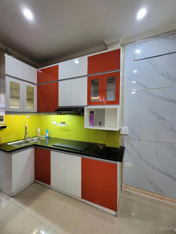 Cần cho thuê căn chung cư 2 phòng ngủ, 42 m2 tại phố khương thượng  đống đa, giá 6.800.000/ tháng