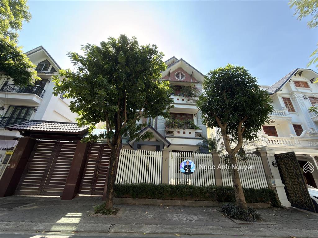 Bán biệt thự đơn lập kđt dịch vọng mặt phố thọ tháp cực phẩm 189m2 không lỗi nhỏ  85 tỷ