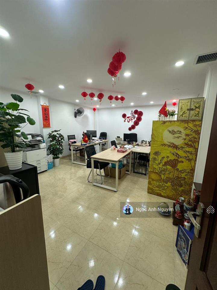Bán toà nhà văn phòng khu phân lô phố trung kính  cầu giấy. vị trí gần phố, giao thông thuận tiện