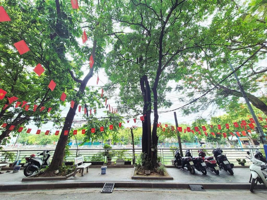 Bán nhà mặt phố ngã tư vọng 8 tầng thang máy sẵn dòng tiền 110tr/th  giá chào 43 tỷ