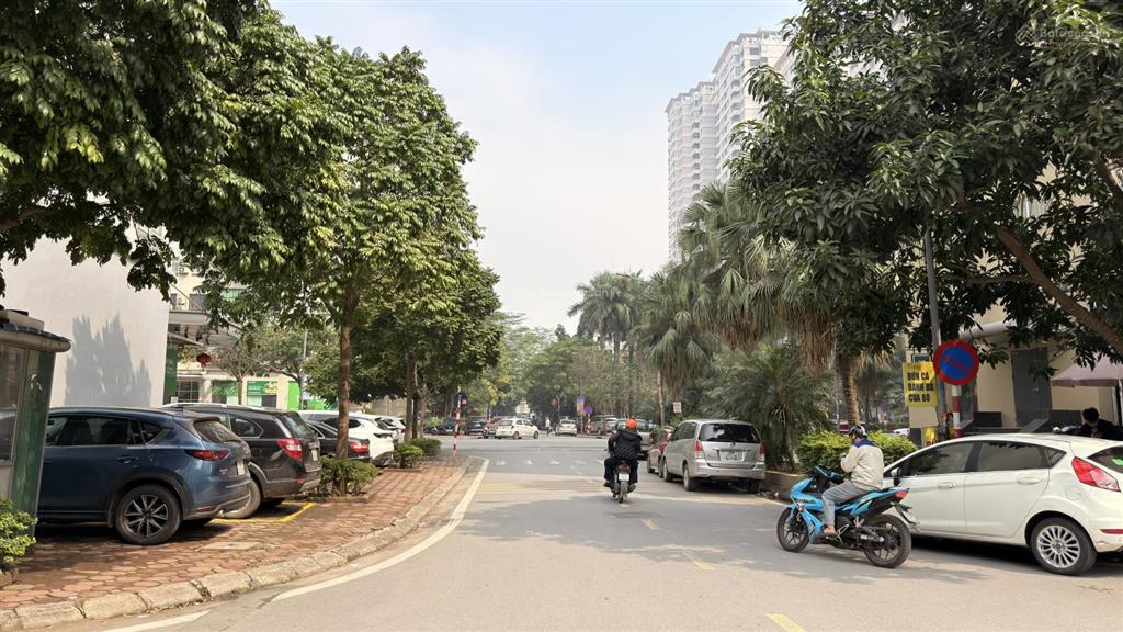 Bán nhà lô góc phố nguyễn bá khoản  kđt trung yên  cầu giấy 93m2 53,5 tỷ.