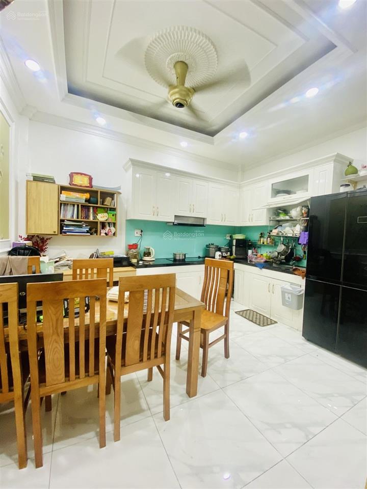 Bán nhà tân sơn nhì 43m2 hẻm xe hơi đỗ cửa thông 2 tầng nở hậu chỉ giá 5,9 tỷ