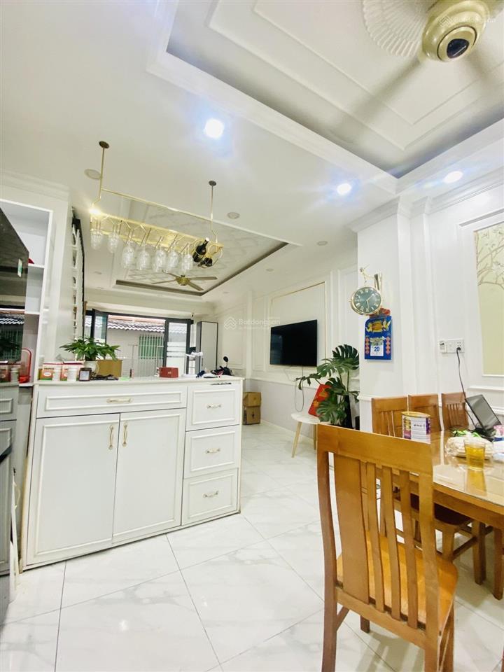 Bán nhà tân sơn nhì 43m2 hẻm xe hơi đỗ cửa thông 2 tầng nở hậu chỉ giá 5,9 tỷ