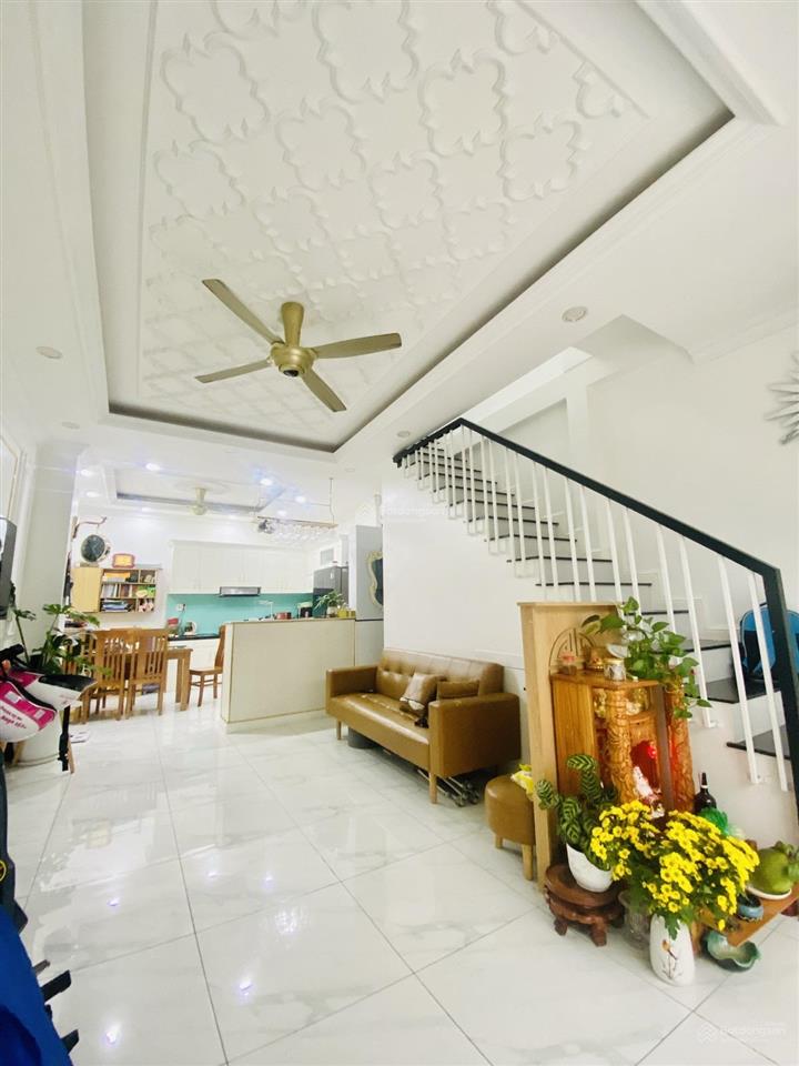 Bán nhà tân sơn nhì 43m2 hẻm xe hơi đỗ cửa thông 2 tầng nở hậu chỉ giá 5,9 tỷ