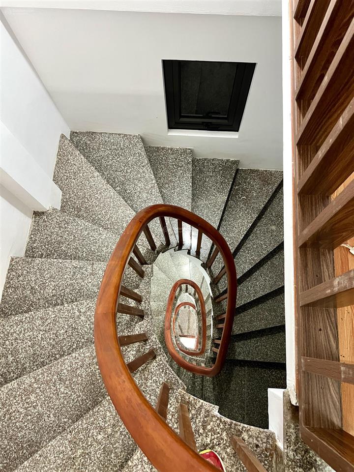 Bán nhà tôn đức thắng 41m 5t 4pn ô tô đỗ cổng, full nội thất, ở ngay, tiện ích vô vàn chỉ 9.9tỷ