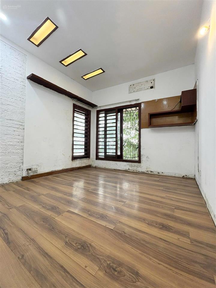 Chính chủ bán nhà ngã tư sở 38m 4t ô tô đỗ cửa, kinh doanh, 2 thoáng, giữ tiền hợp lý nhỉnh 8 tỷ