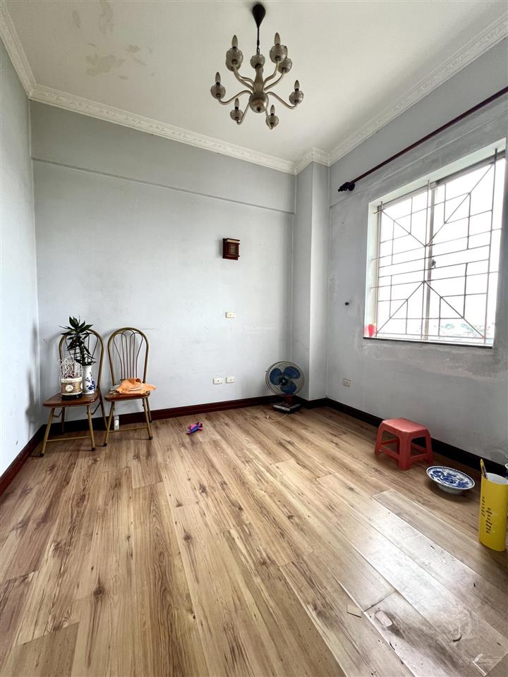Chính chủ cần bán gấp chung cư định công 70m 2pn nội thất cơ bản, lô góc thoáng sáng nhỉnh 4tỷ