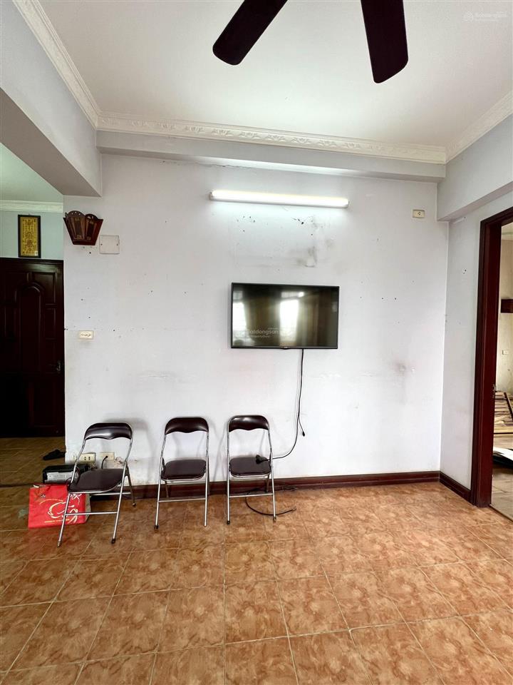 Chính chủ cần bán gấp chung cư định công 70m 2pn nội thất cơ bản, lô góc thoáng sáng nhỉnh 4tỷ