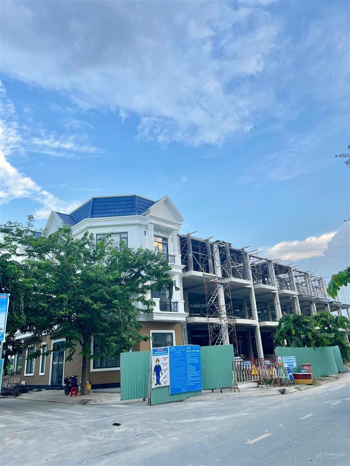Nhà phố 117m2 4 tầng đường nguyễn văn tiết  trung tâm lái thiêu, thuận an giá chỉ 6,8 tỷ