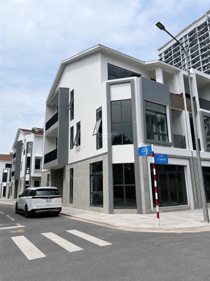 Nhà phố 1,6 tỷ mặt tiền đường  vòng xoay wtc  trung tâm hành chính tp mới bình dương