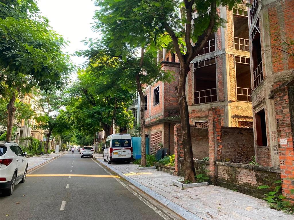 Bán bt vip đơn lập lô góc 2 thoáng  dt 380m2  4 tầng  có tầng hầm  kđt thiên đường bảo sơn