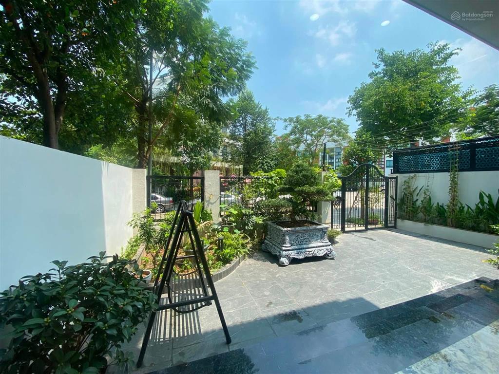 Bán bt vip geleximco khu d  dt200m2  4 tầng  thang máy  full nội thất tiền tỷ  view vường hoa