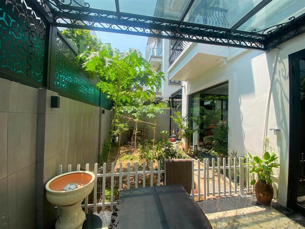 Bán bt vip geleximco khu d  dt200m2  4 tầng  thang máy  full nội thất tiền tỷ  view vường hoa