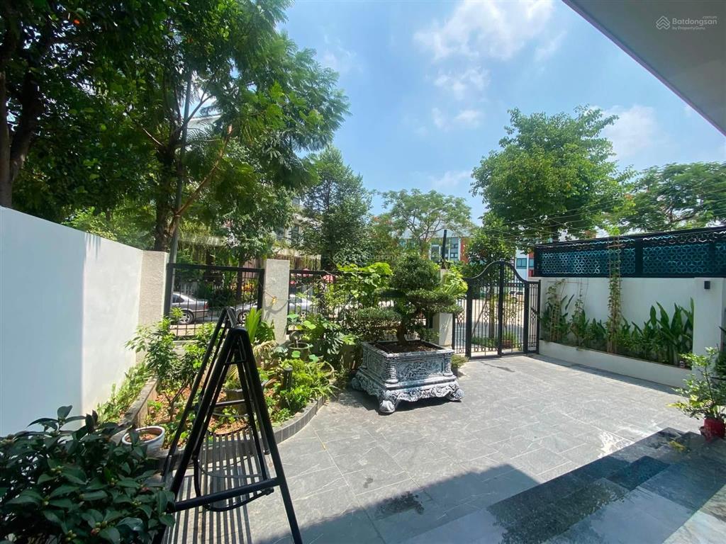 Bán bt vip geleximco khu d  dt200m2  4 tầng  thang máy  full nội thất tiền tỷ  view vường hoa
