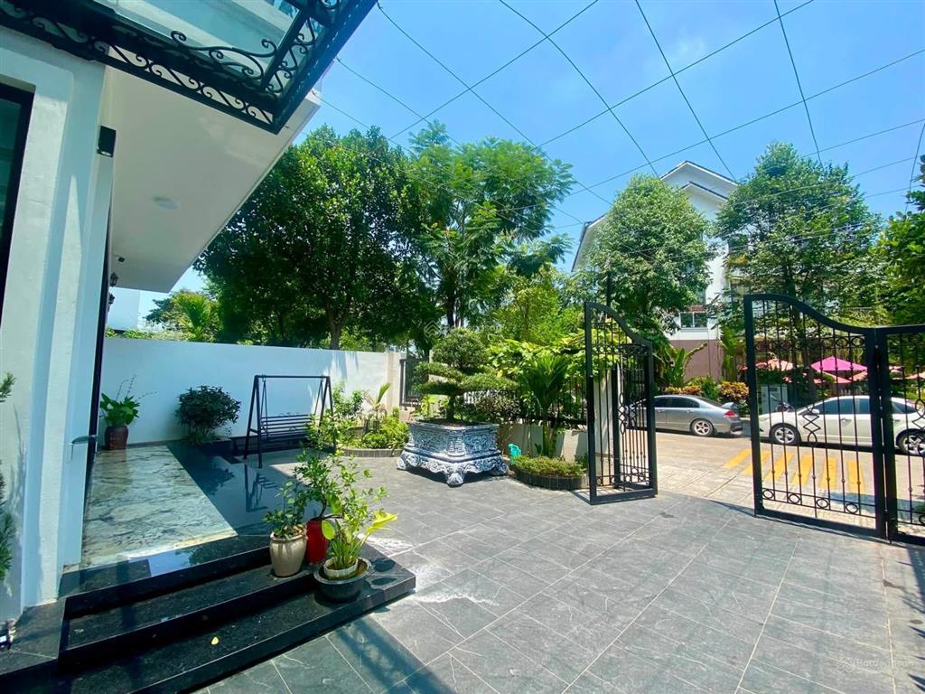 Bán bt vip geleximco khu d  dt200m2  4 tầng  thang máy  full nội thất tiền tỷ  view vường hoa
