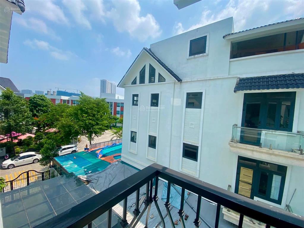 Bán bt vip geleximco khu d  dt200m2  4 tầng  thang máy  full nội thất tiền tỷ  view vường hoa