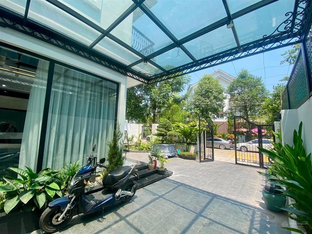 Bán bt vip geleximco khu d  dt200m2  4 tầng  thang máy  full nội thất tiền tỷ  view vường hoa