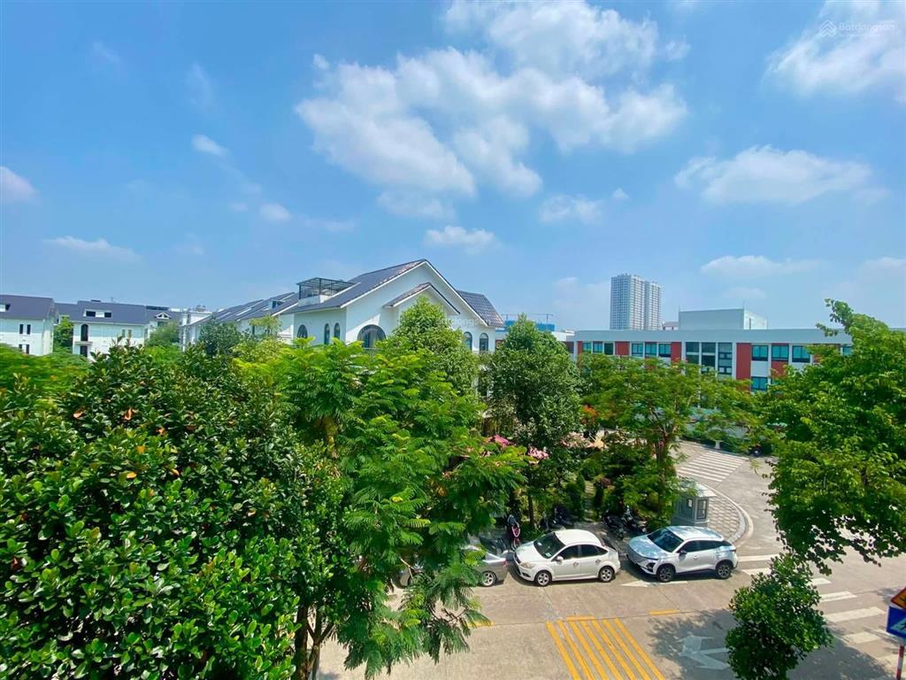 Bán bt vip geleximco khu d  dt200m2  4 tầng  thang máy  full nội thất tiền tỷ  view vường hoa
