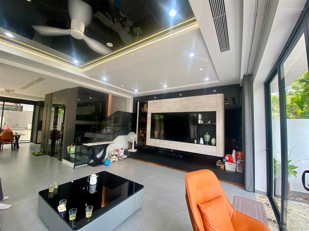 Bán bt vip geleximco khu d  dt200m2  4 tầng  thang máy  full nội thất tiền tỷ  view vường hoa
