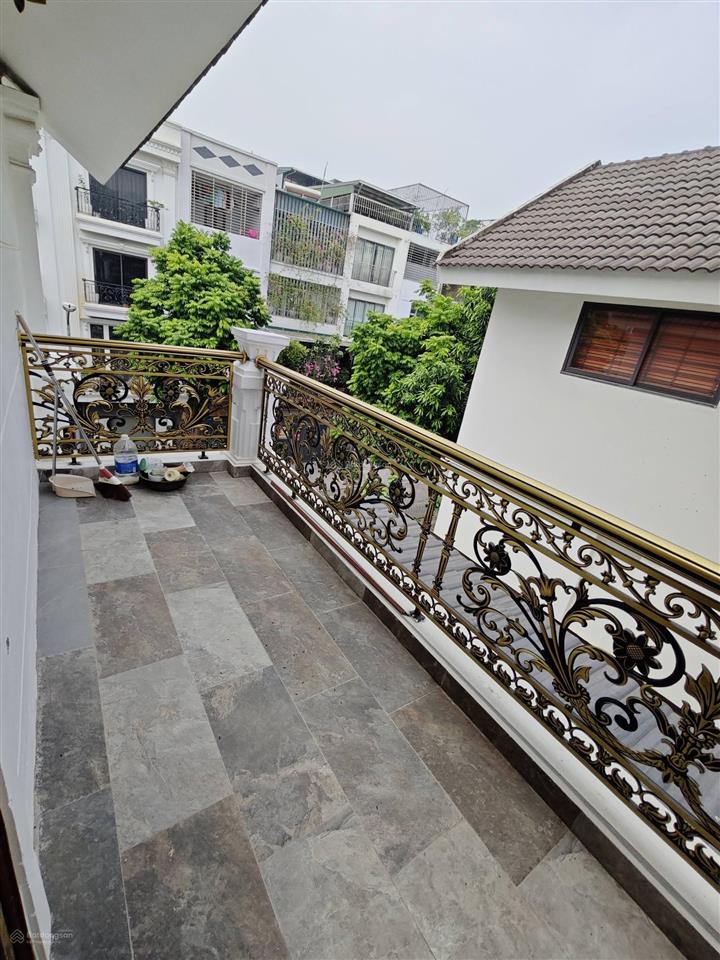 Bán bt kđt văn phú  hà đông dt 200m2  thang máy  dàn pin năng lượng mặt trời full mái  ở sướng