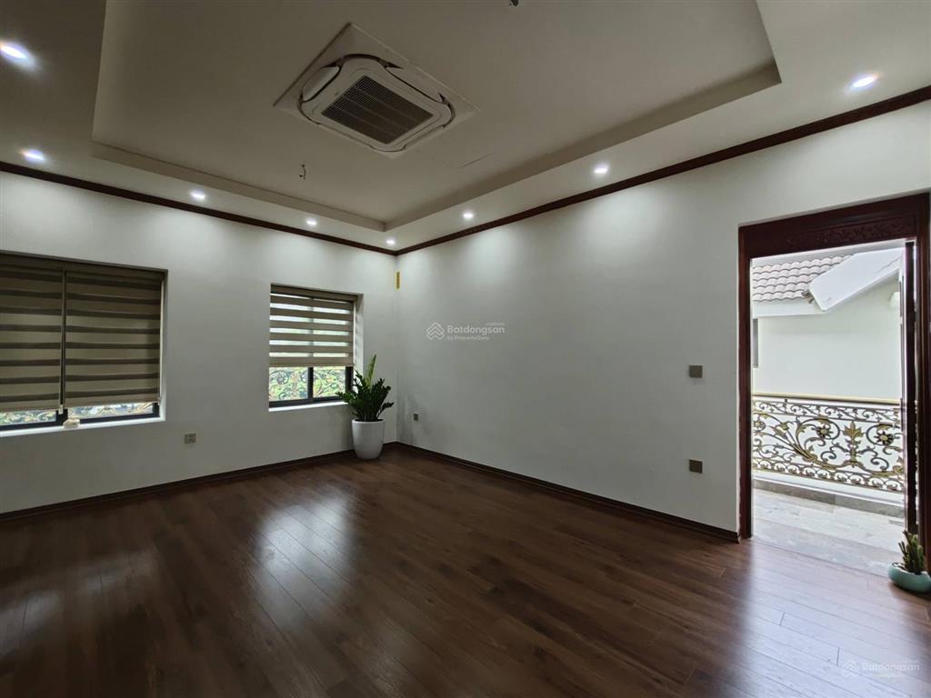 Bán bt kđt văn phú  hà đông dt 200m2  thang máy  dàn pin năng lượng mặt trời full mái  ở sướng
