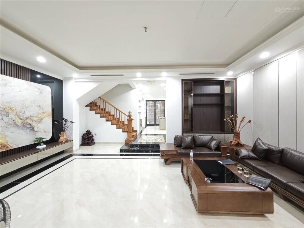 Bán bt kđt văn phú  hà đông dt 200m2  thang máy  dàn pin năng lượng mặt trời full mái  ở sướng