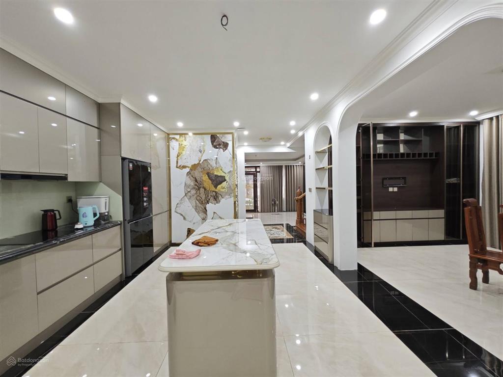 Bán bt kđt văn phú  hà đông dt 200m2  thang máy  dàn pin năng lượng mặt trời full mái  ở sướng