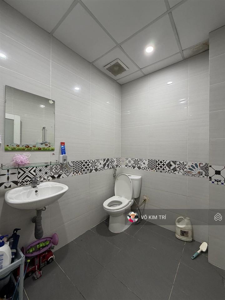 Quận 5 cc ngô quyền lầu 1 shr 69m2 2pn ban công view đẹp giá 4,8tỷ