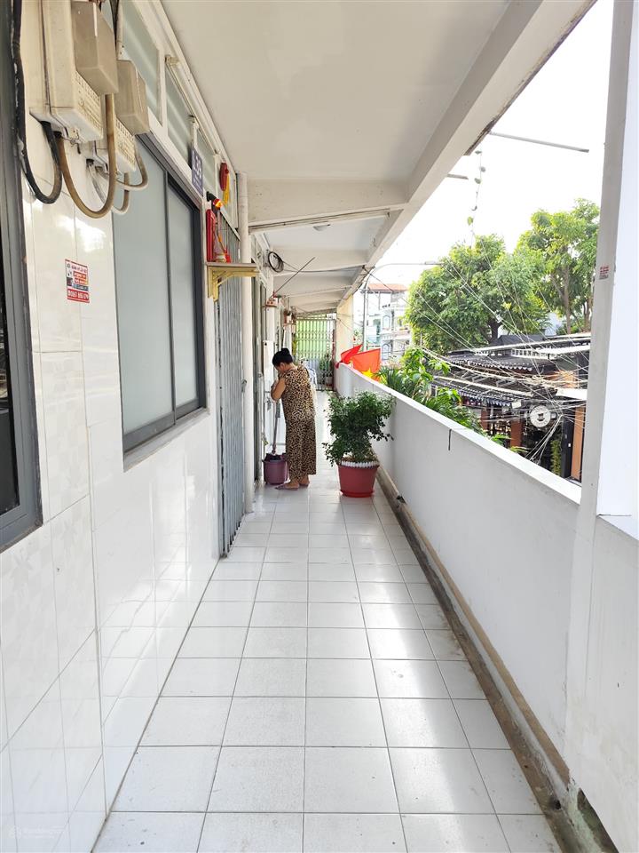 Quận 6 cc bình phú 2pn lầu 1 shr sát mega market giá 2,19 tỷ