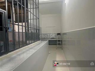 Quận 5 cc 177 phùng hưng lầu 2 shr dtsd 60m 2pn có ban công giá 2,55 tỷ