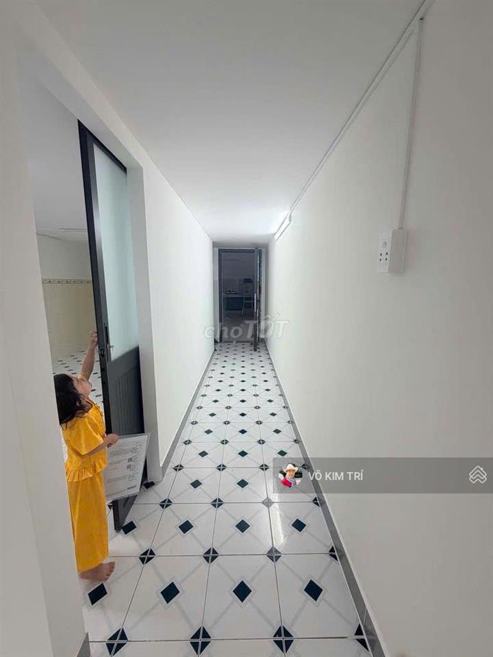 Quận 5 cc 177 phùng hưng lầu 2 shr dtsd 60m 2pn có ban công giá 2,55 tỷ