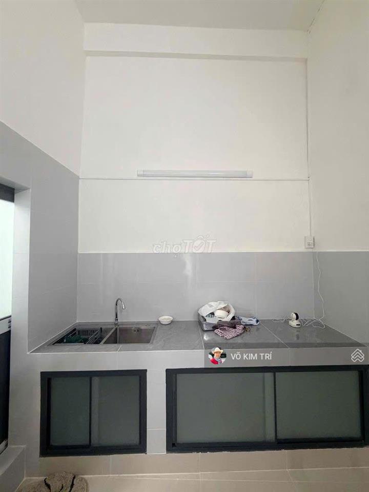 Quận 5 cc 177 phùng hưng lầu 2 shr dtsd 60m 2pn có ban công giá 2,55 tỷ