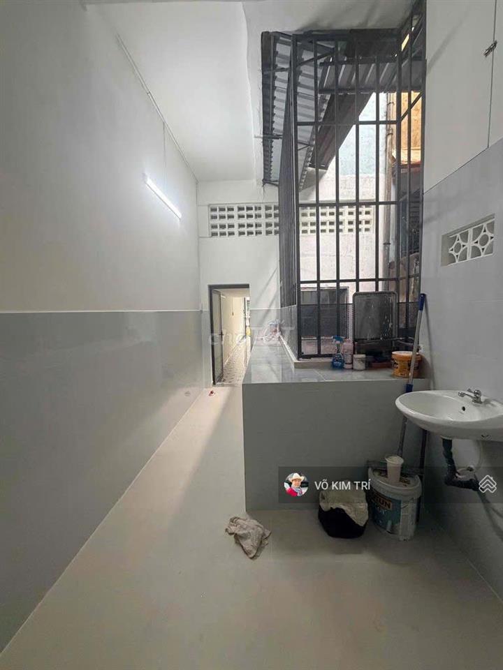 Quận 5 cc 177 phùng hưng lầu 2 shr dtsd 60m 2pn có ban công giá 2,55 tỷ
