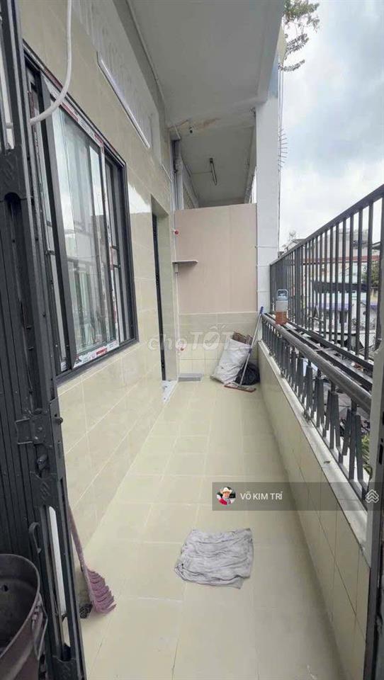 Quận 5 cc 177 phùng hưng lầu 2 shr dtsd 60m 2pn có ban công giá 2,55 tỷ
